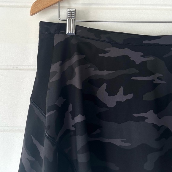 Athleta Match Point Supportive Athletic Skort w/ 5 Pockets in Black Camo Sz M - Picture 5 of 13